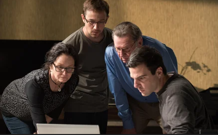 Review Film Snowden