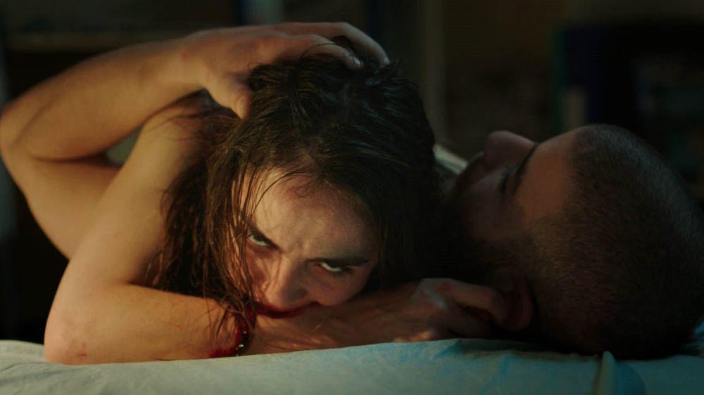 Review Film Raw Transformasi Kanibal Gadis Vegetarian